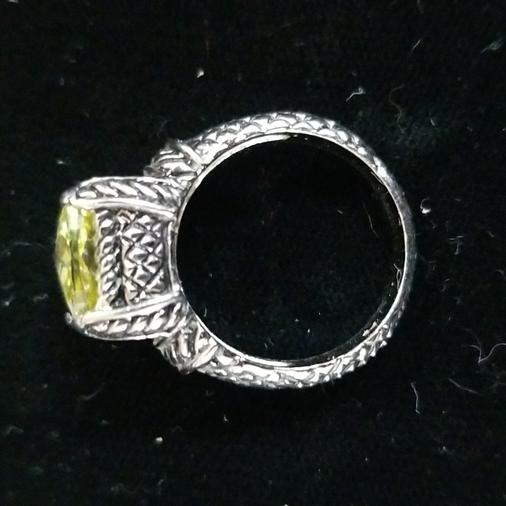 Ring - Picture 3 of 4